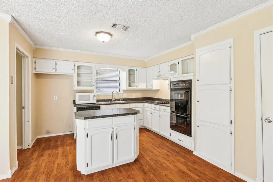 5711 Tumbleweed Court, Arlington, TX 76017 - Image #3