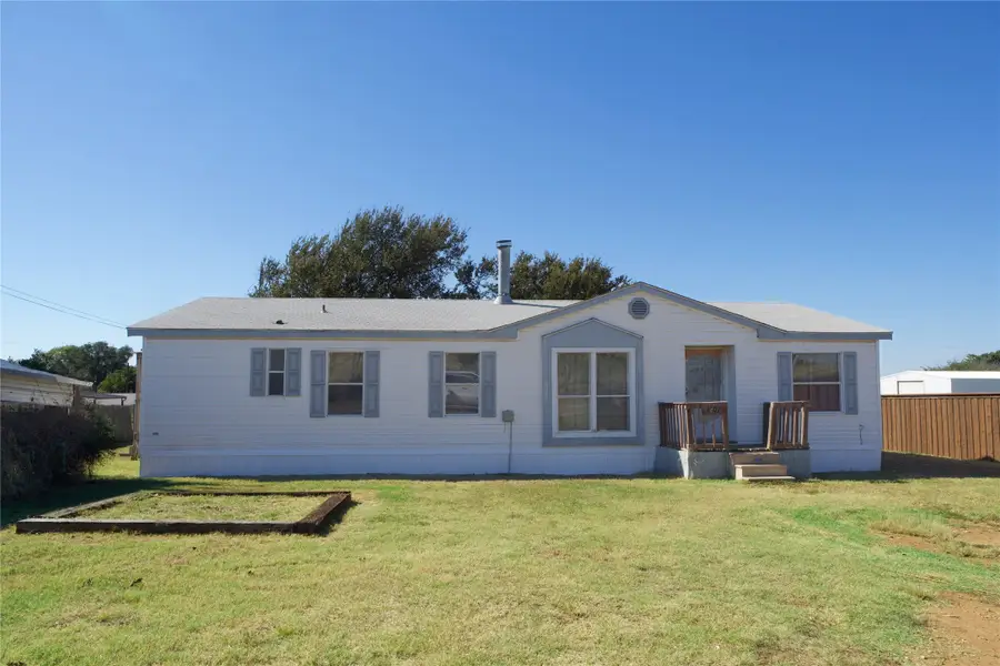 1207 Grayson Street, Nocona, TX 76255 - Image #2