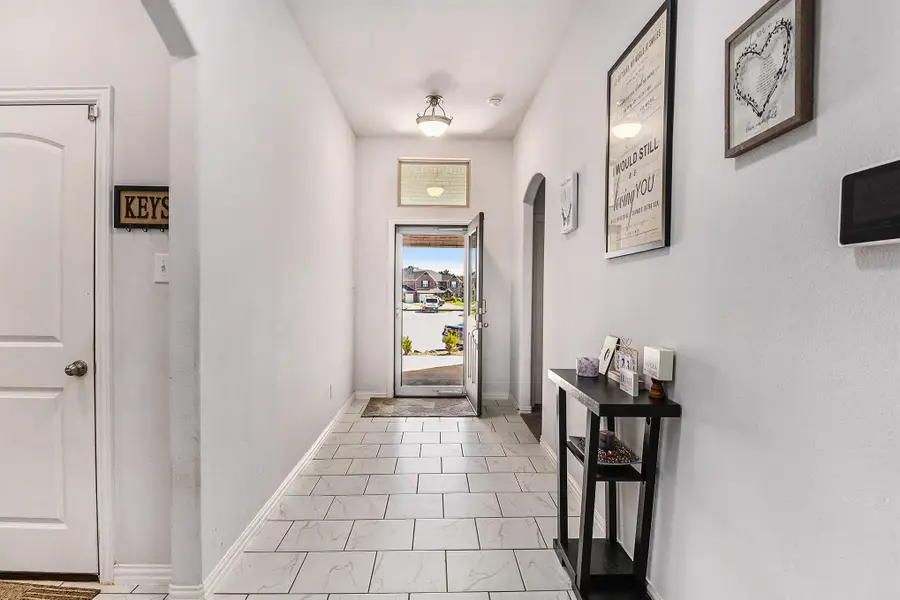 3248 Greenway Drive, Burleson, TX 76028 - Image #3