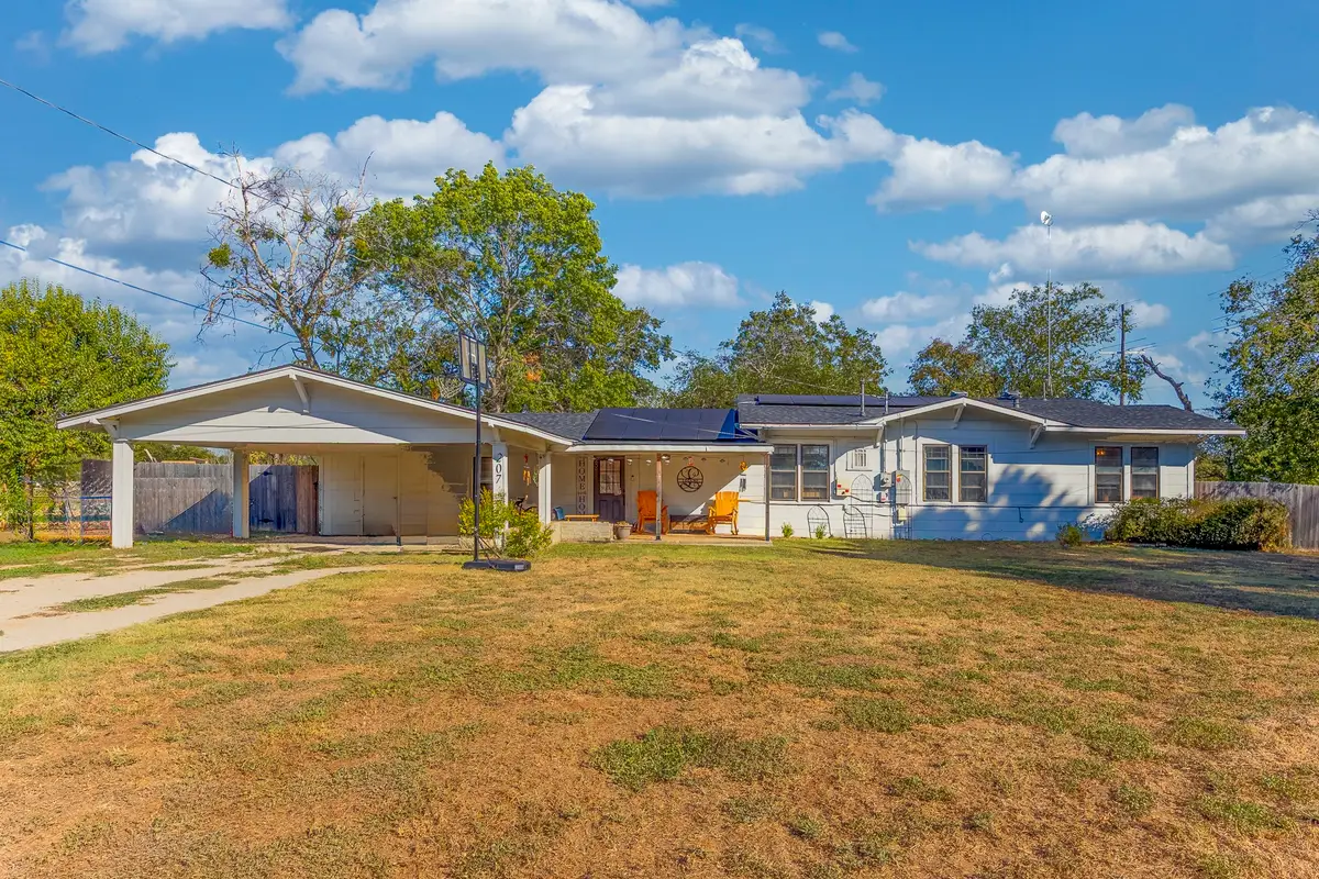 207 E Wilson Avenue, Whitney, TX 76692 - Image #1