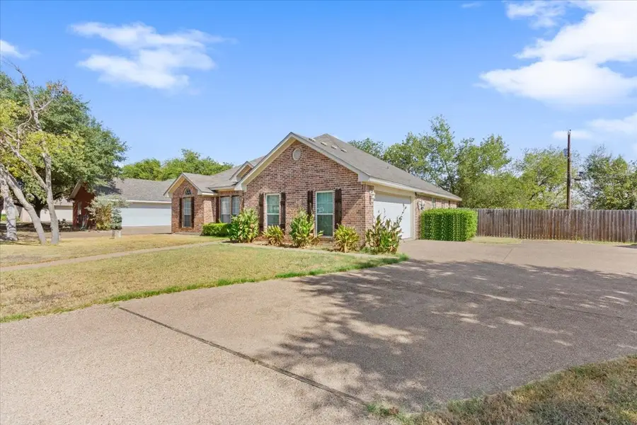 736 Tahoe Trail Drive, Hewitt, TX 76643 - Image #2
