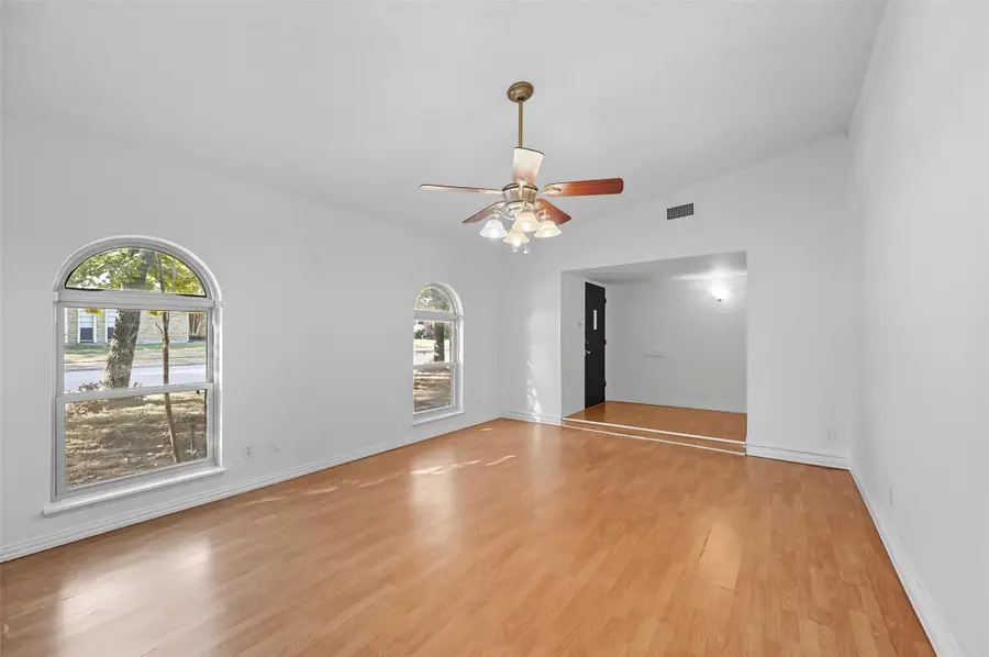 2106 Butterfield Trail, Grand Prairie, TX 75052 - Image #3