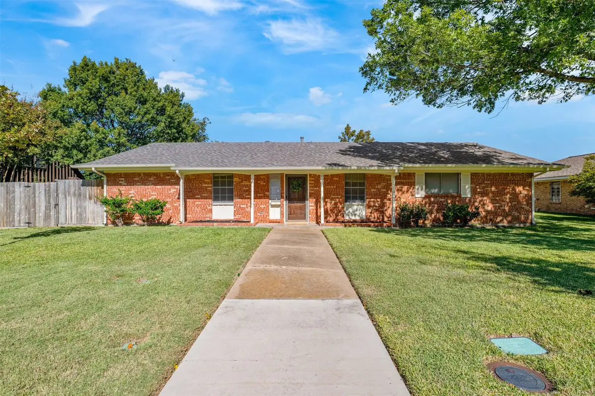 814 Windsor Place, Grand Prairie, TX 75051 - Image #1