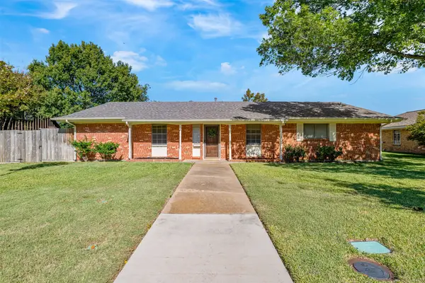 814 Windsor Place, Grand Prairie, TX 75051