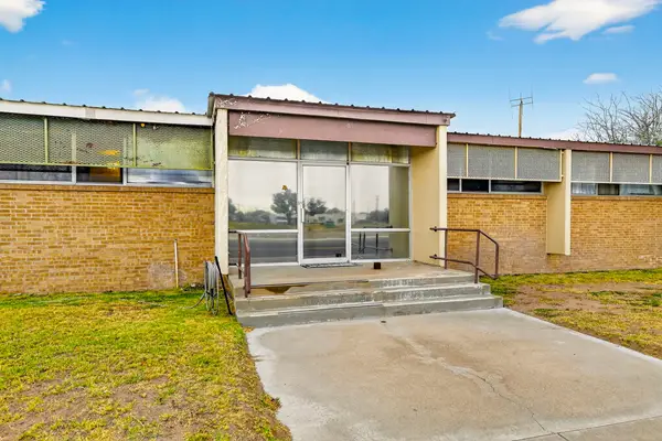 309 N Main Avenue, Monahans, TX 79756