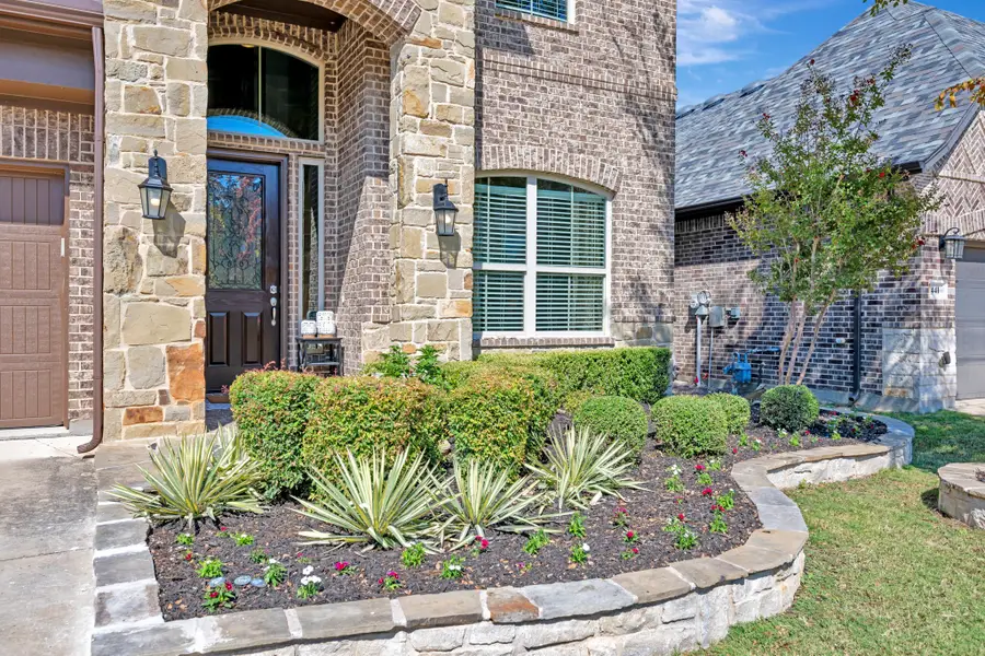 437 Chestnut Lane, Roanoke, TX 76262 - Image #2