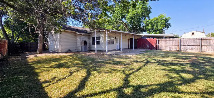 730 Pinehill Lane, Grand Prairie, TX 75052 - Image #3