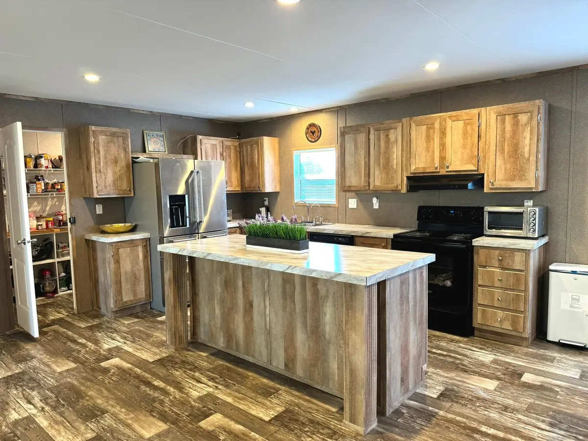 312 Candlewood Circle, Gainesville, TX 76240 - Image #1