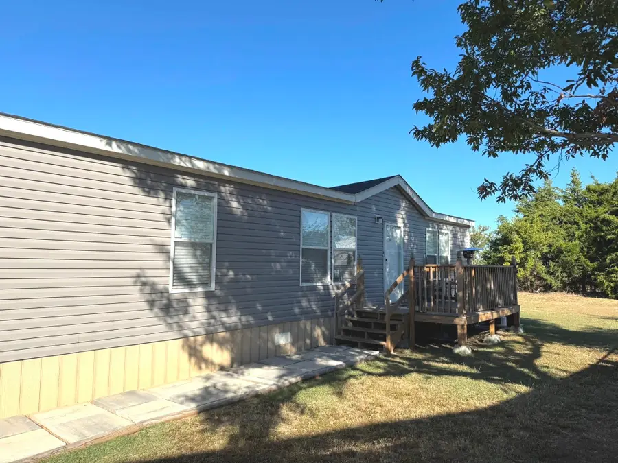 312 Candlewood Circle, Gainesville, TX 76240 - Image #2