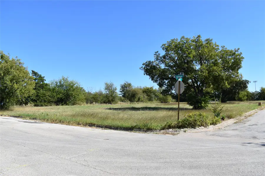 107 Edith Street, Bowie, TX 76230 - Image #2