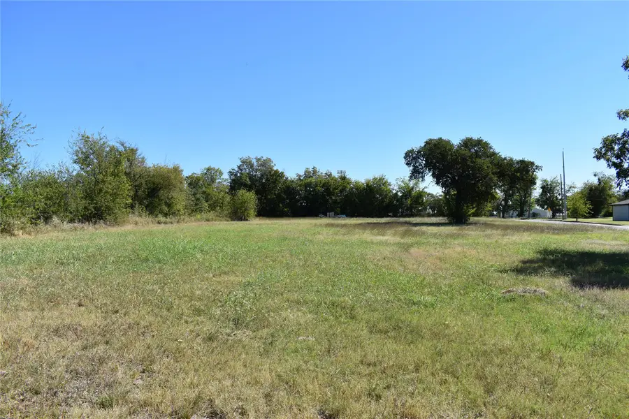 107 Edith Street, Bowie, TX 76230 - Image #3