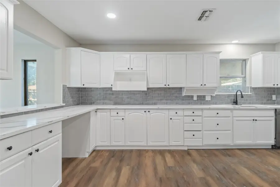 3300 Jamestown Drive, Forest Hill, TX 76140 - Image #3