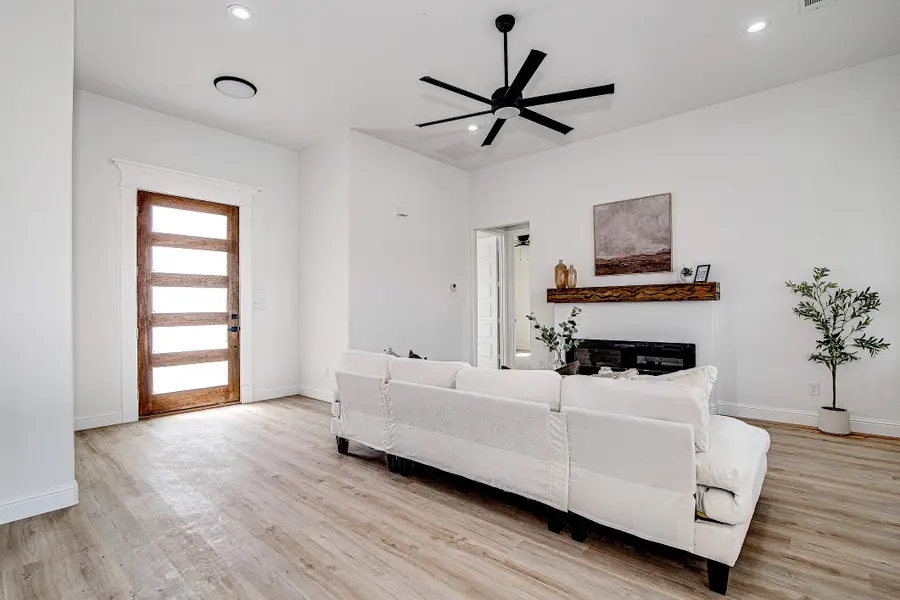 200 High Ridge Court, Godley, TX 76044 - Image #3