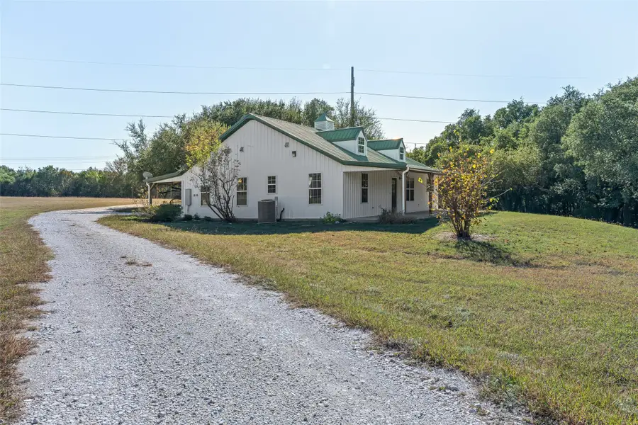 401 Indian Mountain Court, Granbury, TX 76048 - Image #3