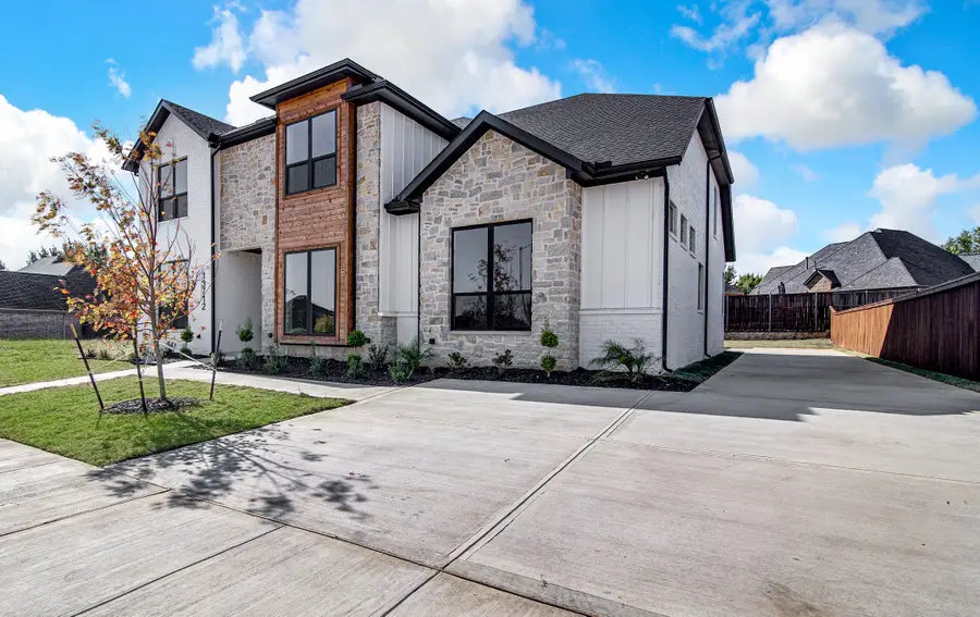 13712 W Riviera Drive, Fort Worth, TX 76028 - Image #3