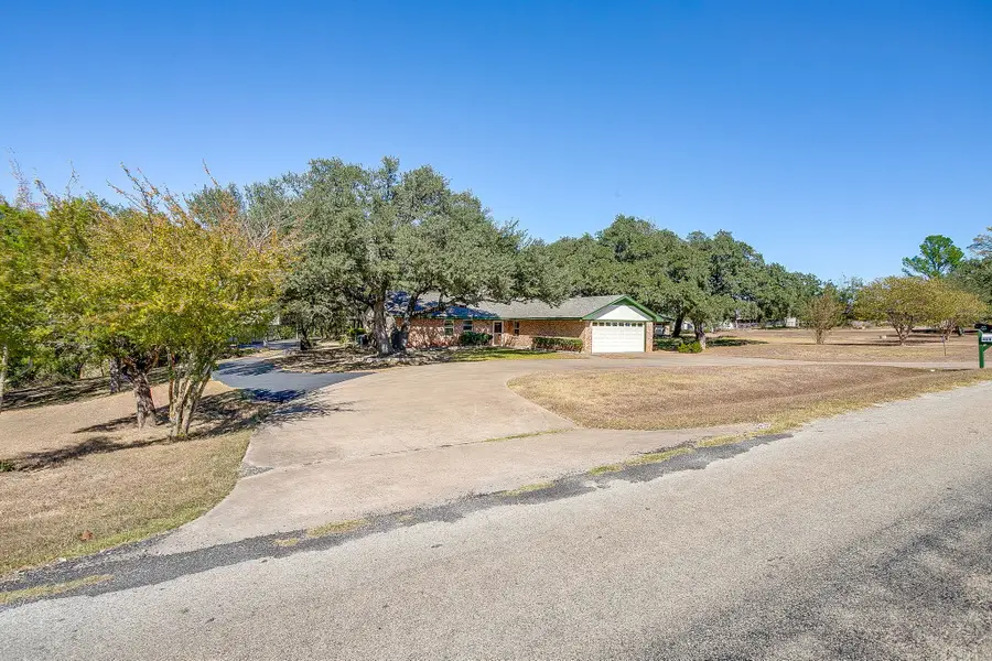313 De La Cruz Street, Weatherford, TX 76085 - Image #2