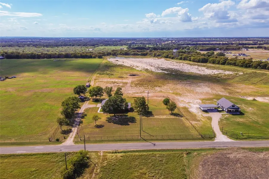 286 S Baese Road, Elm Mott, TX 76640 - Image #2