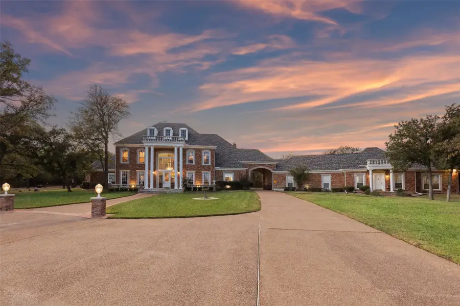 385 Meadow View Drive, Argyle, TX 76226 - Image #3