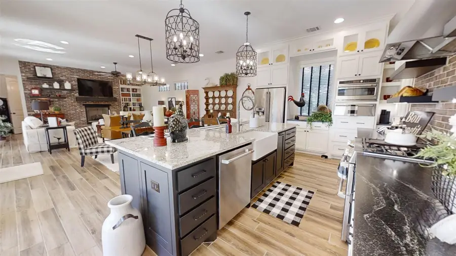 2401 Vineyard Drive, Granbury, TX 76048 - Image #3