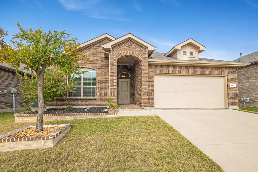 16021 Tottenhall Pass, Justin Roanoke, TX 76247 - Image #2