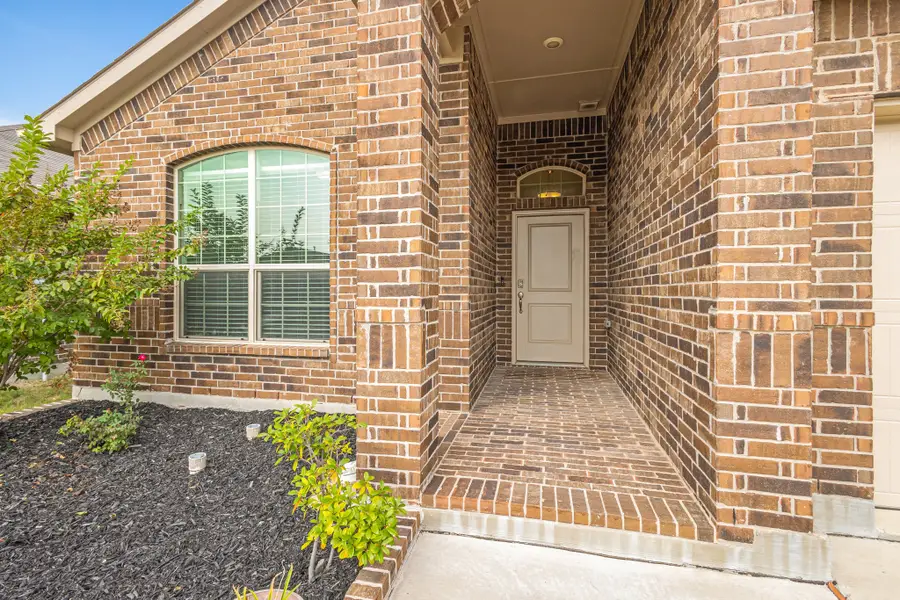 16021 Tottenhall Pass, Justin Roanoke, TX 76247 - Image #3