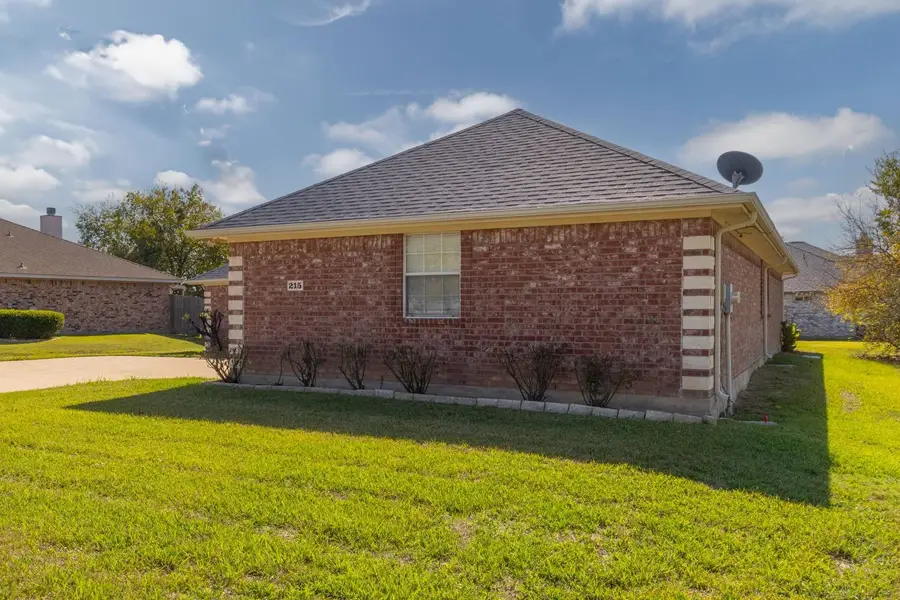 215 Runaway Bay Drive, Runaway Bay, TX 76426 - Image #3