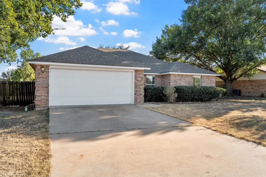 116 N Lindenwood Lane, Hewitt, TX 76643 - Image #2