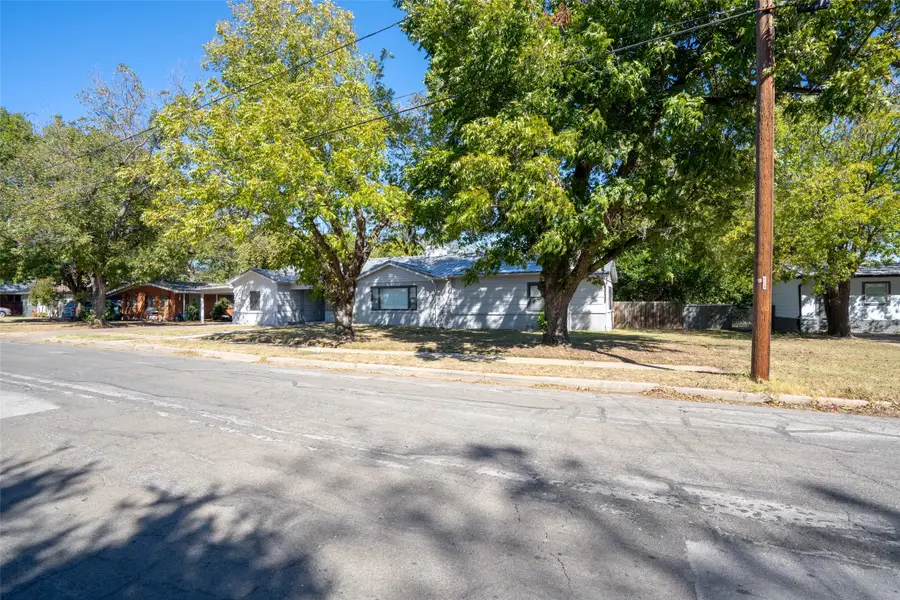 1031 N Neblett Street, Stephenville, TX 76401 - Image #2