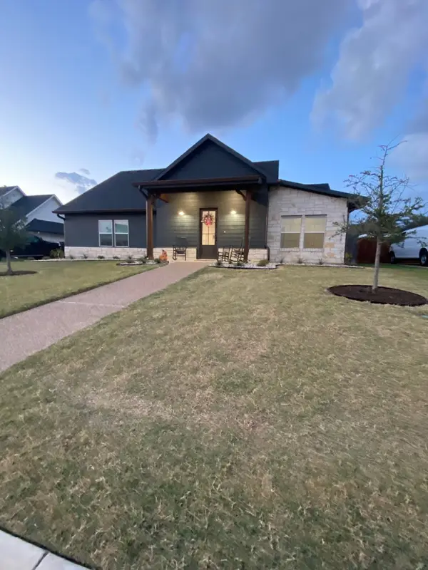 913 Day Star Drive, Hewitt, TX 76643