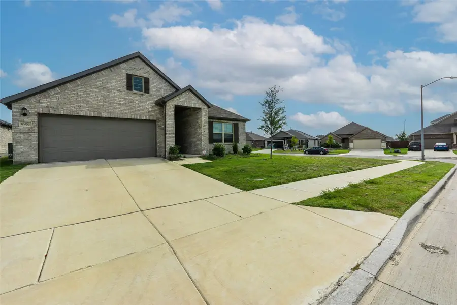 8900 Lantana Meadow Drive, Fort Worth, TX 76131 - Image #2