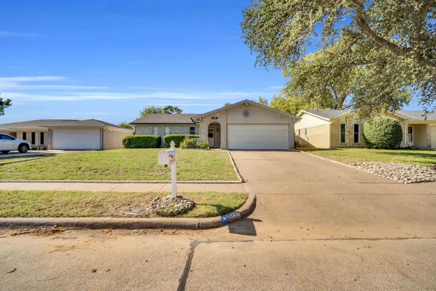 2717 Springlake Court, Irving, TX 75060 - Image #2