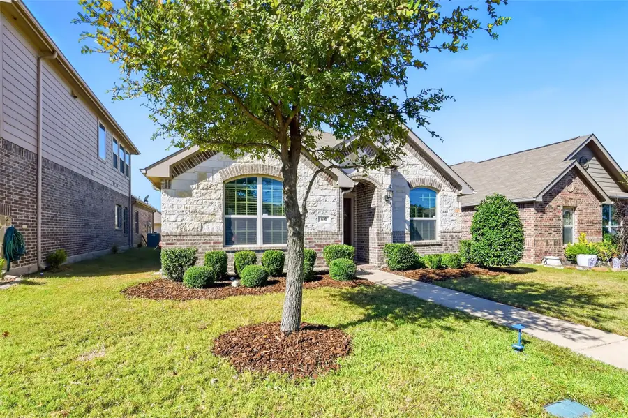 616 Cheyenne Drive, Aubrey, TX 76227 - Image #2