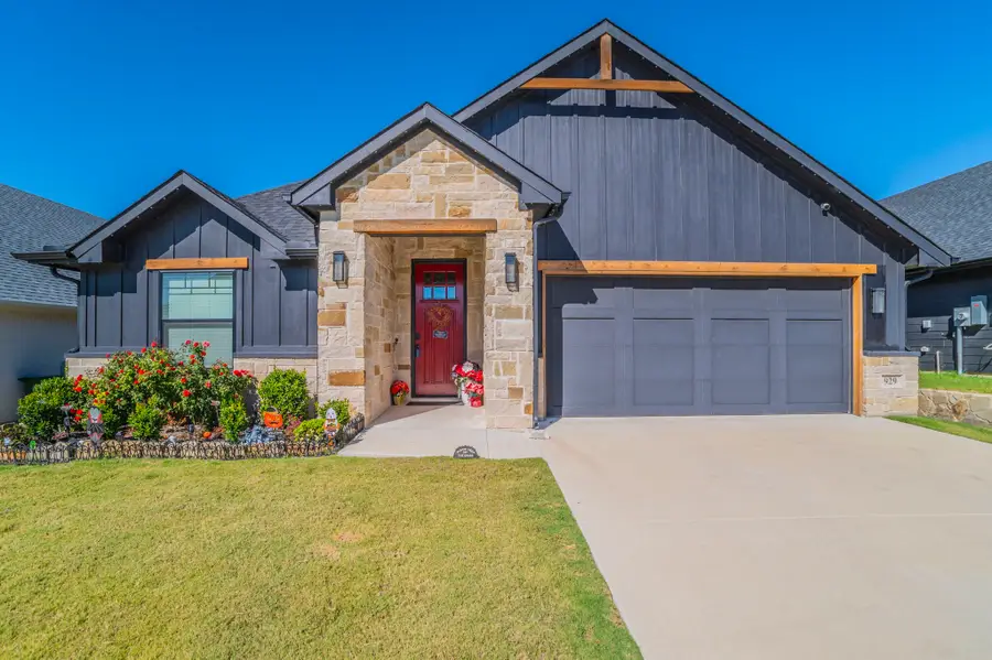 929 Tesslynn Avenue, Godley, TX 76044 - Image #3