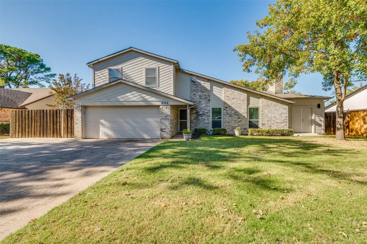 944 Hummingbird Trail, Grapevine, TX 76051 - Image #1