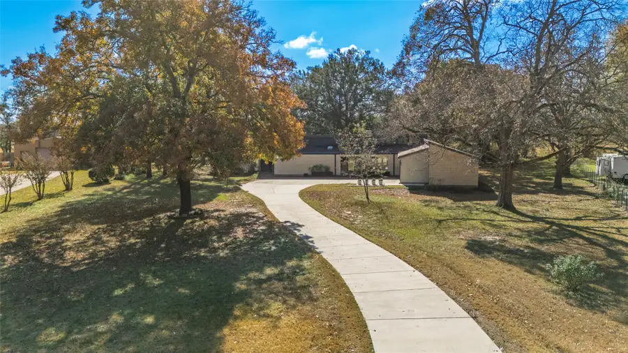 3092 Woodglen Drive, Commerce, TX 75428 - Image #2