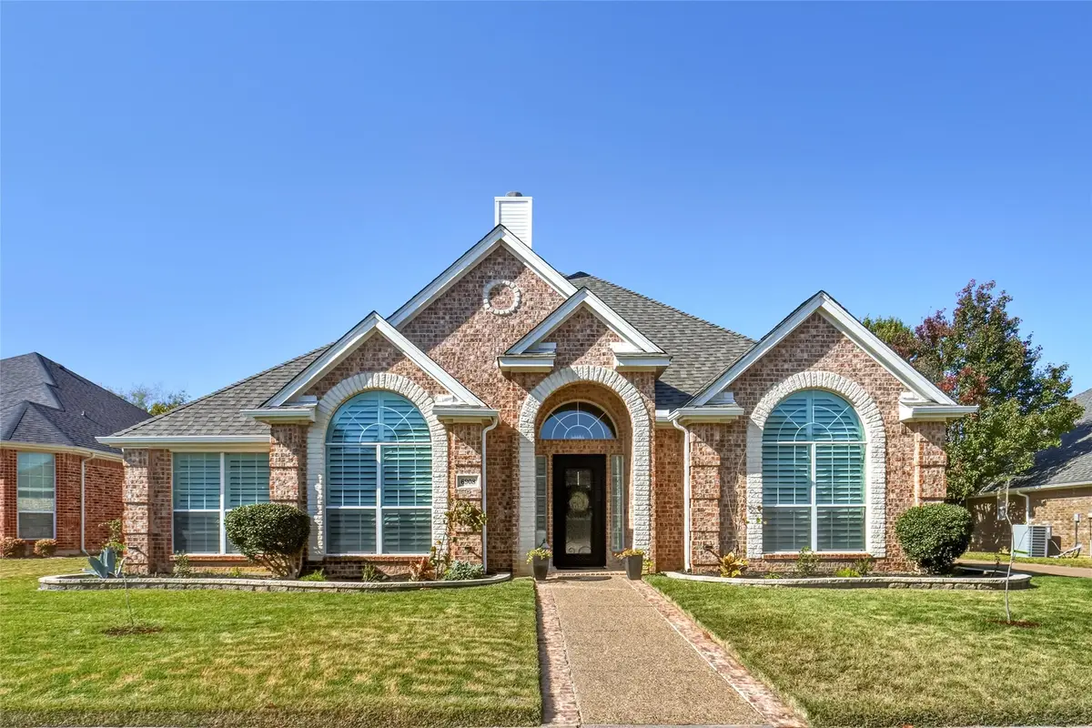 6908 Winthorp Drive, Arlington, TX 76001 - Image #1