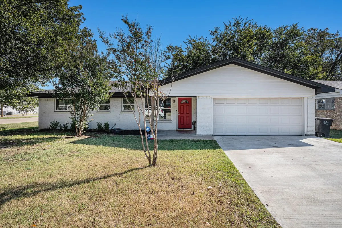 807 Poindexter Avenue, Cleburne, TX 76033 - Image #1