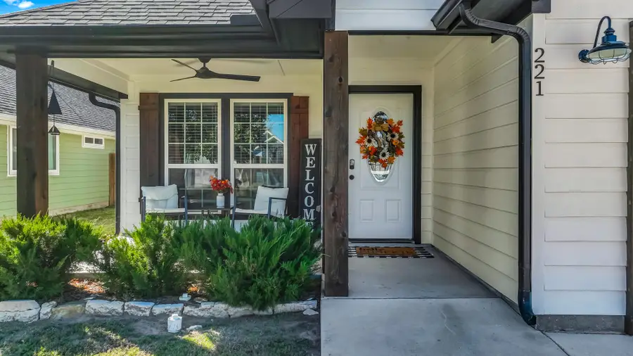 221 Lovers Path Drive, Springtown, TX 76082 - Image #2