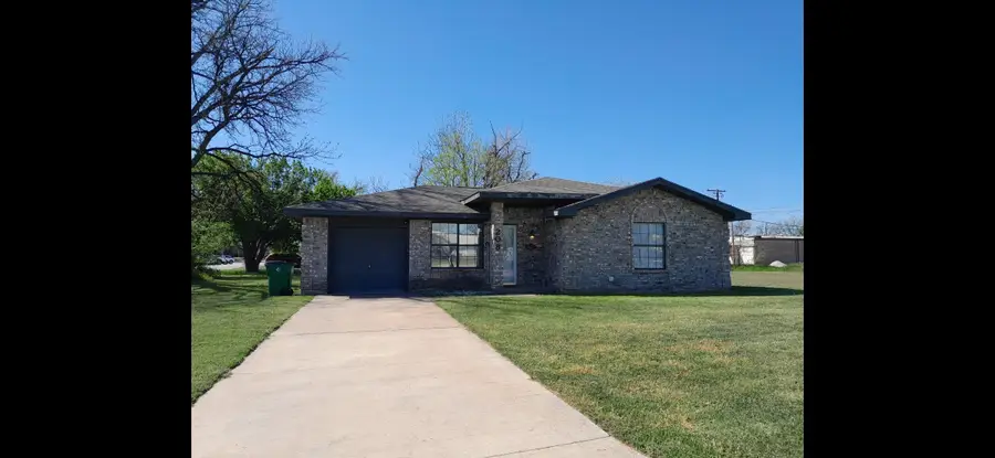 208 E Archer Road, Seymour, TX 76380 - Image #2