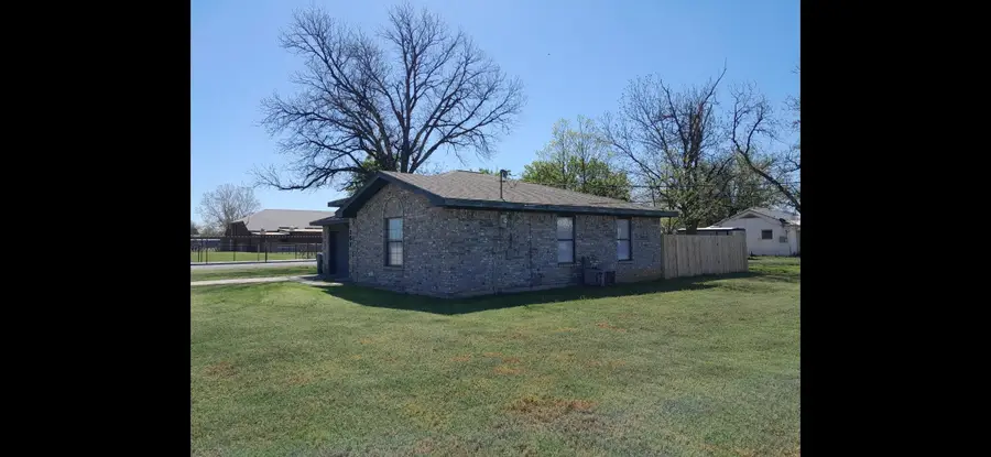 208 E Archer Road, Seymour, TX 76380 - Image #3