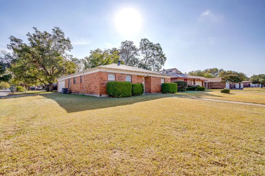 501 Allencrest Drive, White Settlement, TX 76108 - Image #2