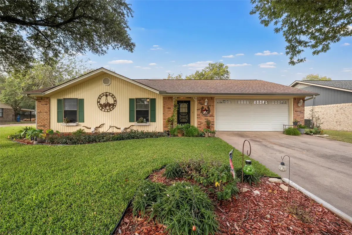 221 Crockett Lane, Hewitt, TX 76643 - Image #1