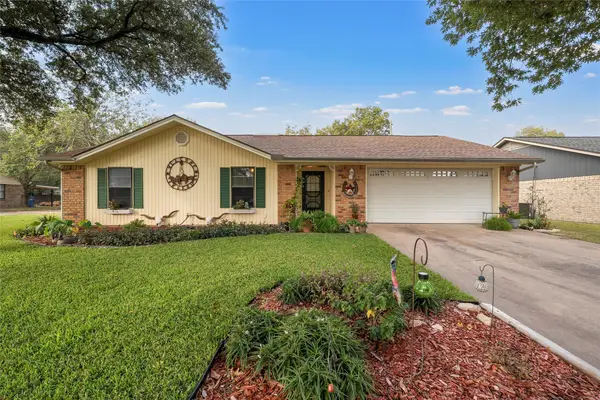 221 Crockett Lane, Hewitt, TX 76643