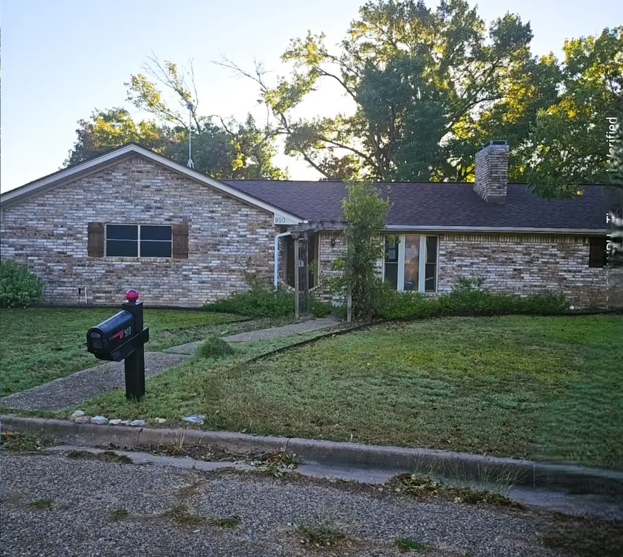 910 Saint Charles Court, Marlin, TX 76661 - Image #2