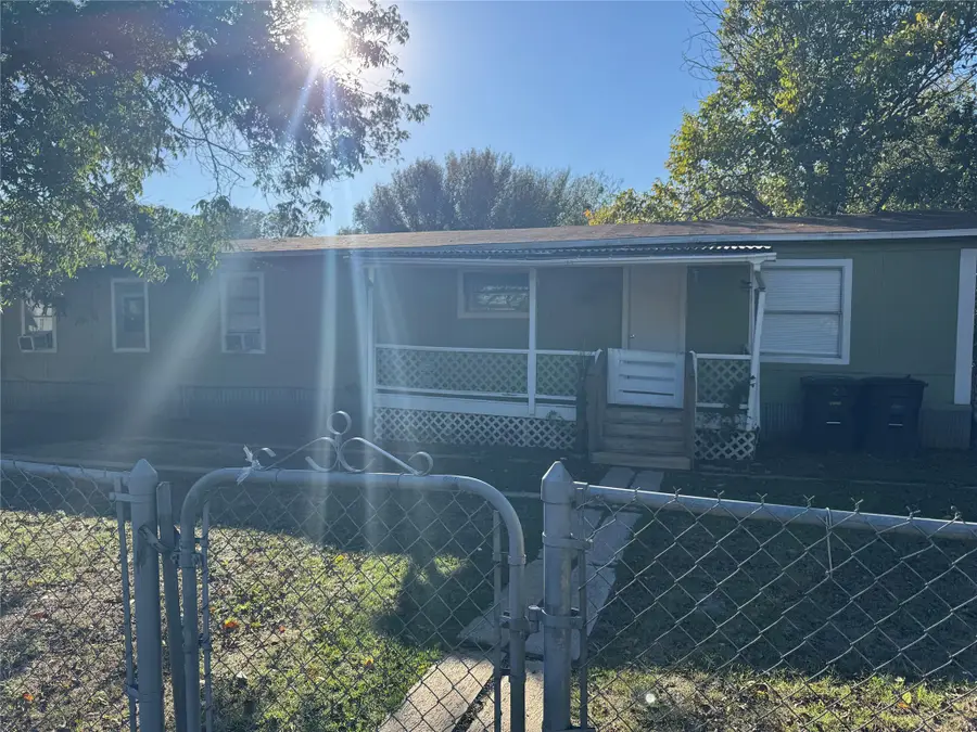 305 Elmo Street #303, Cleburne, TX 76031 - Image #2