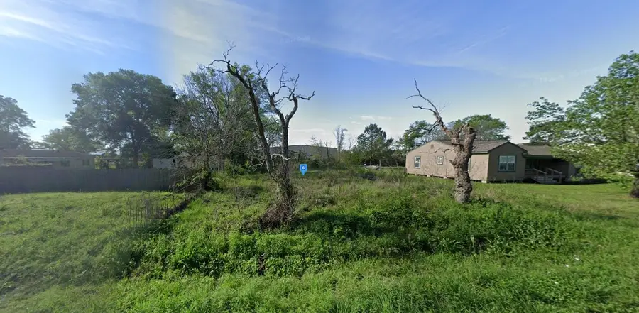 240 Charles Avenue, Bridge City, TX 77611 - Image #2