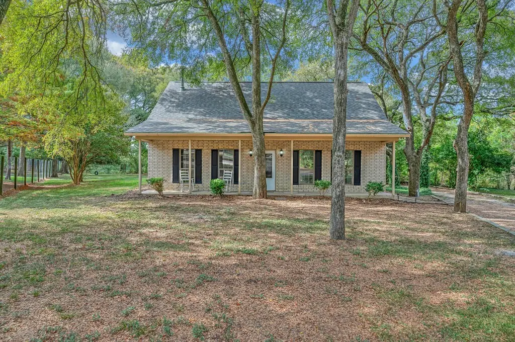 3900 Fox Ridge Road, Lorena, TX 76655 - Image #1