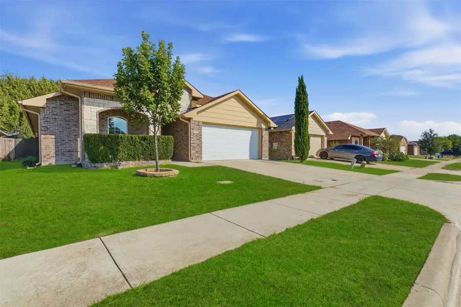 3137 Royal Crest Drive, Fort Worth, TX 76140 - Image #3