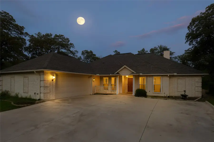 604 Runaway Bay Drive, Runaway Bay, TX 76426 - Image #2
