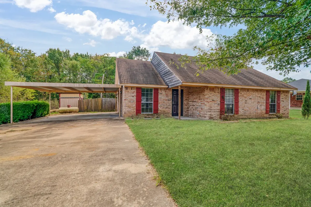 302 Cripple Creek, Powderly, TX 75473 - Image #1